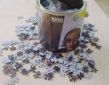 foto van verfblik met puzzel Jan Bosschaert